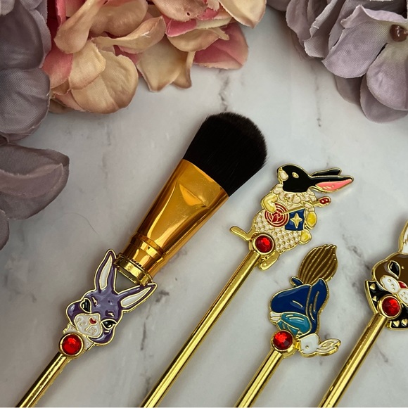 Alice in Wonderland Gold 5 Piece Makeup Brush Set - Picture 8 of 16